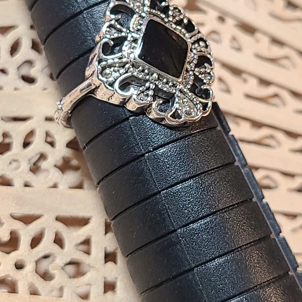 Vintage ladies ring